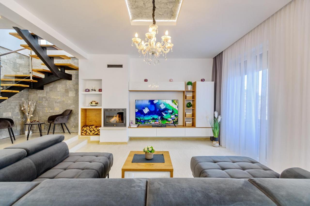 Luxury Stone Villa With Pool - Brisevo 外观 照片