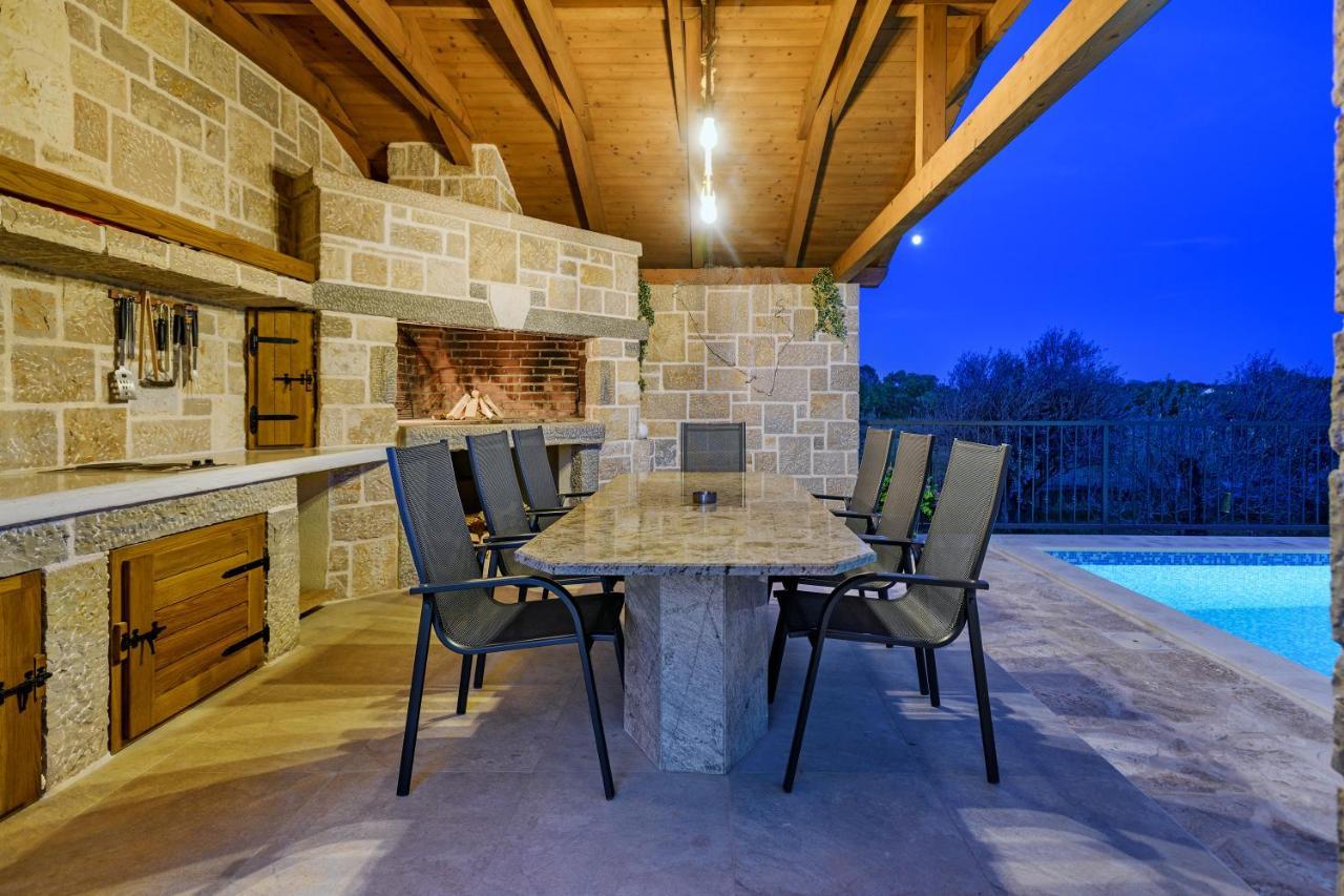 Luxury Stone Villa With Pool - Brisevo 外观 照片